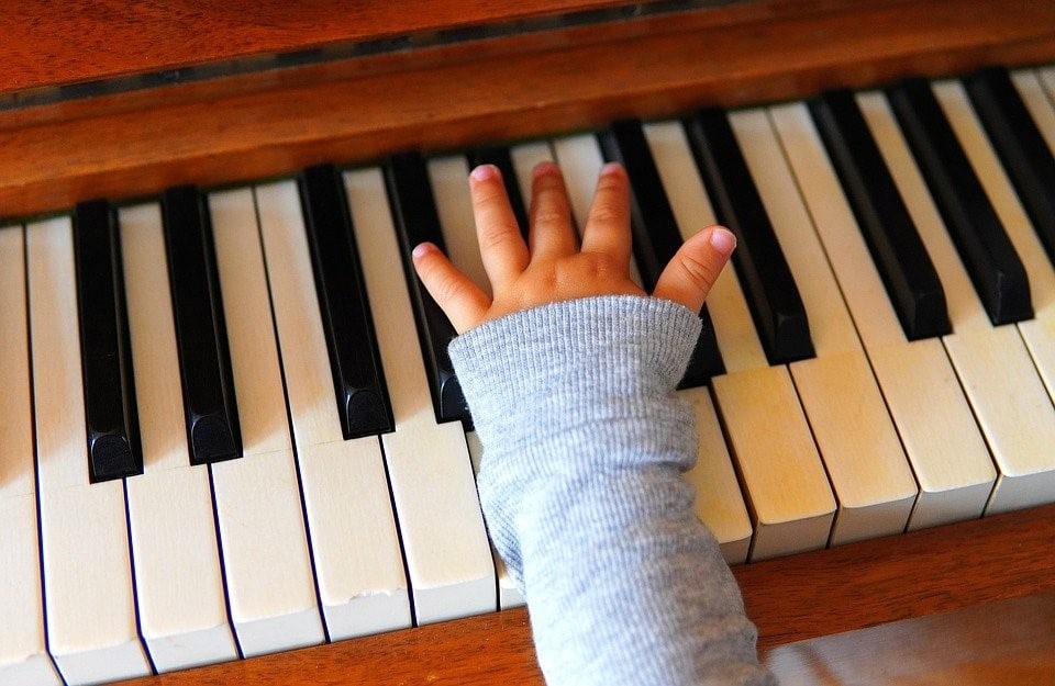 Klavierspielen kinder